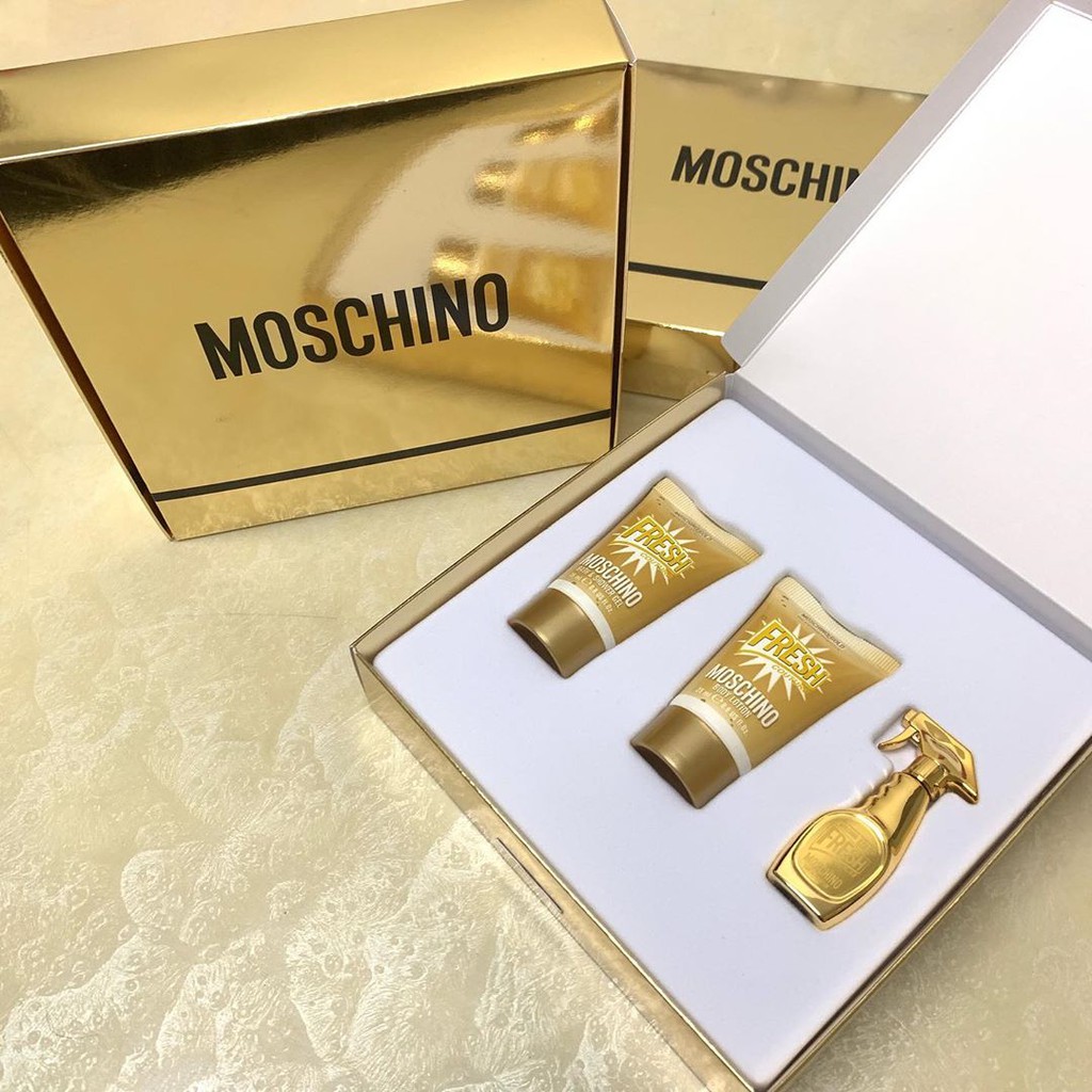 MOSCHINO Gold Fresh Couture Gift Set 3ชิ้น/set กลิ่นที่โดดเด่น หอมหรูในแบบที่เข้าถึงได้ง่ายแต่ไม่ซ้ำใคร เป็นกลิ่นที่หลากมิติ ให้ความรู้สึกสดชื่นมีชีวิตชีวา