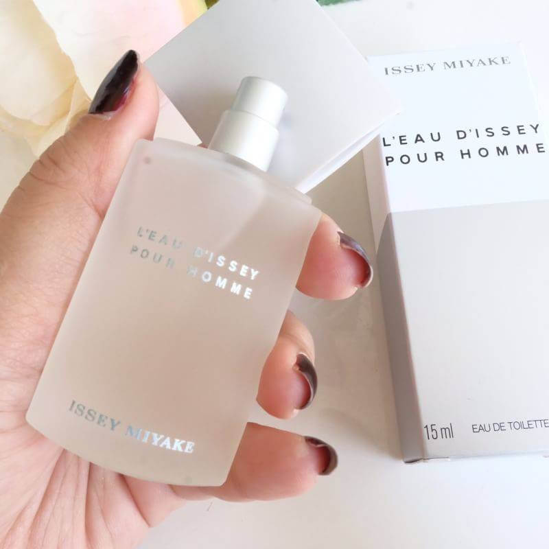 Issey Miyake  L'eau D'issey Pour Homme EDT 1 ml x 2 กลิ่นคลาสสิกไร้กาลเวลา ความรู้สึกของความแข็งแกร่งและความสดชื่นของน้ำตกภูเขา บ่งบอกถึงความเป็นผู้ชายได้อย่างดี กลิ่นหอมติดทนนานตลอดวัน